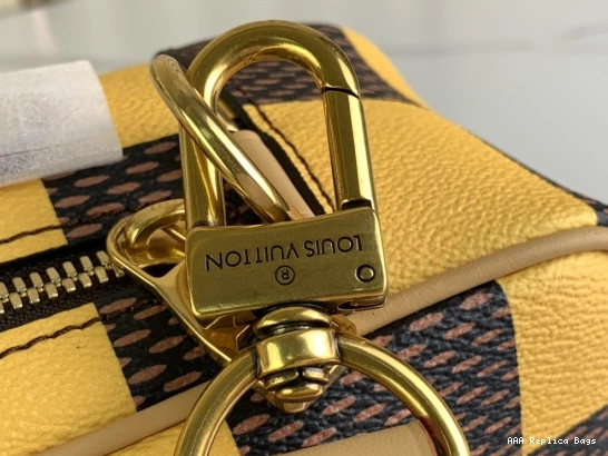 Aaa replica ru LOUIS VUITTON Chess Messenger-24*24*8CM 0715